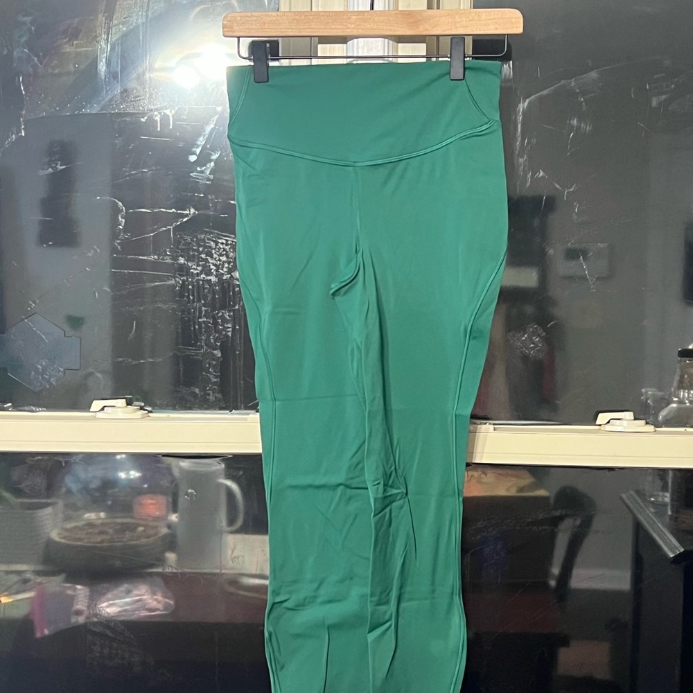 Lululemon base pace nulux brushed crop